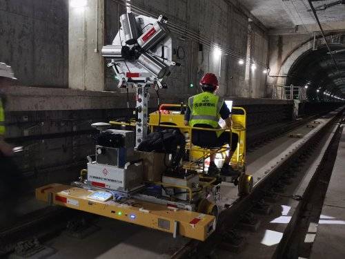 国内首台多位一体移动测量设备助力广州建地铁
